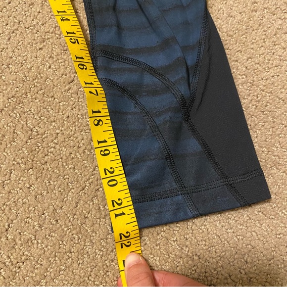 Lululemon Run Inspire Crop II *Full-On Luxtreme (Mesh) - Picture 11 of 13